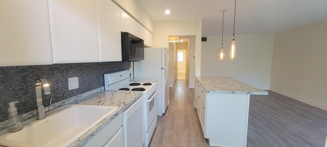 Photo - 2110 NE 39th St Unidad 3B