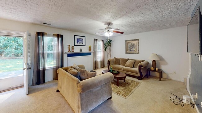 Building Photo - 620 Blueangel Dr Rental