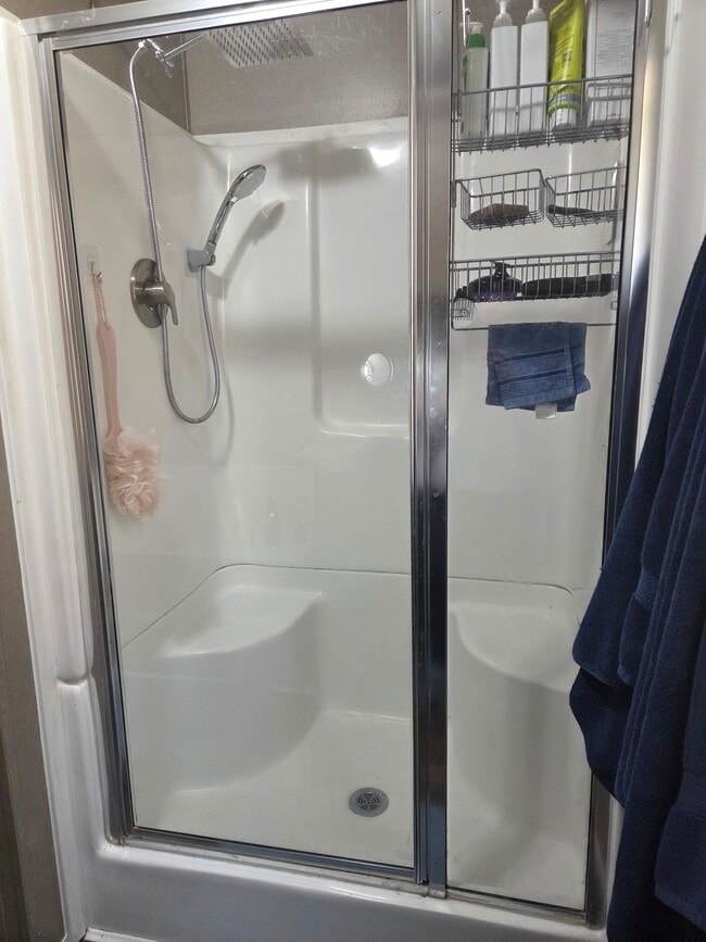 Master bedroom walk in shower - 335 Hillcrest Ave