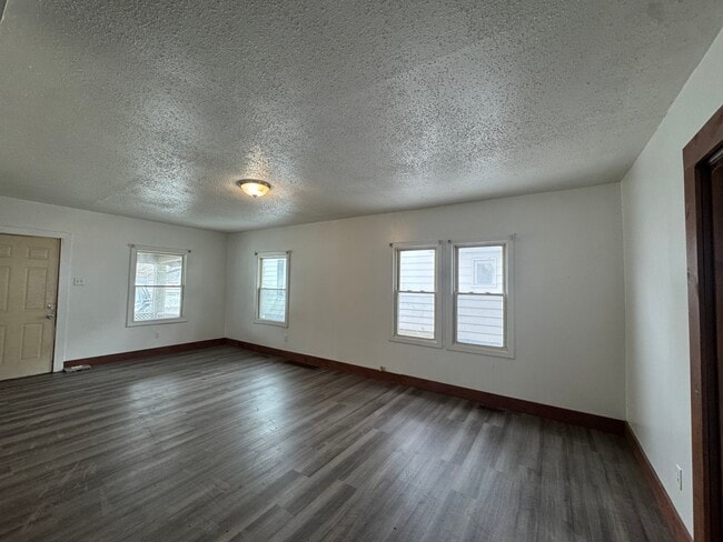 Photo - 1311 N Walnut Grove Ave