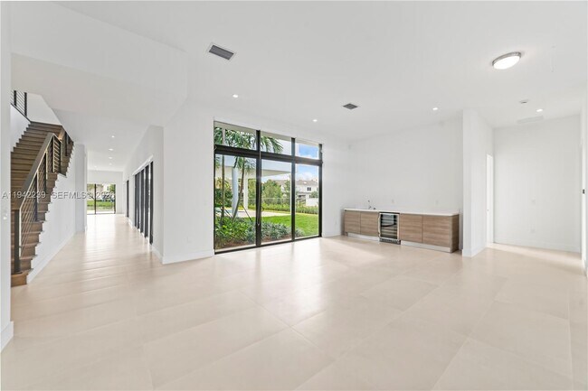 Photo - 16680 Botaniko Dr N