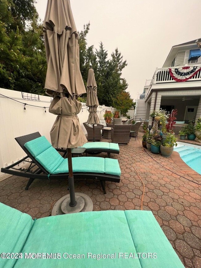 Photo - 106 Mathis Pl