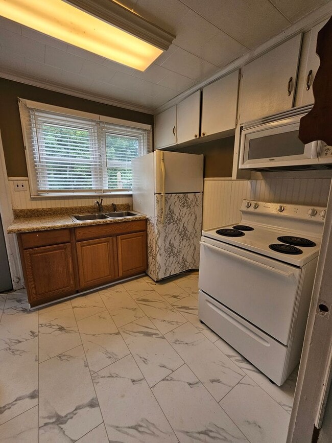 Photo - 468 Hillcrest Ave