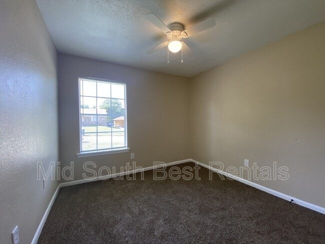 Photo - 2462 Chattering Ln