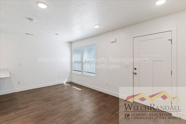 Photo - 1173 Shady Brook Ln S