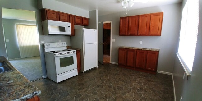 Photo - Spacious 3 Bedroom Home with Finished Basement & Large Backyard – Springfield Township!