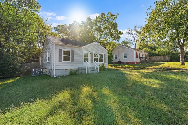 Photo - 2009 Oakwood Ave
