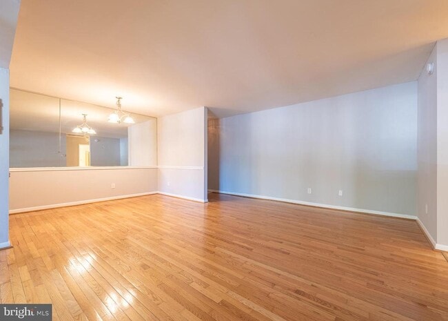 Building Photo - 5482 Cedar Ln Unit B-2