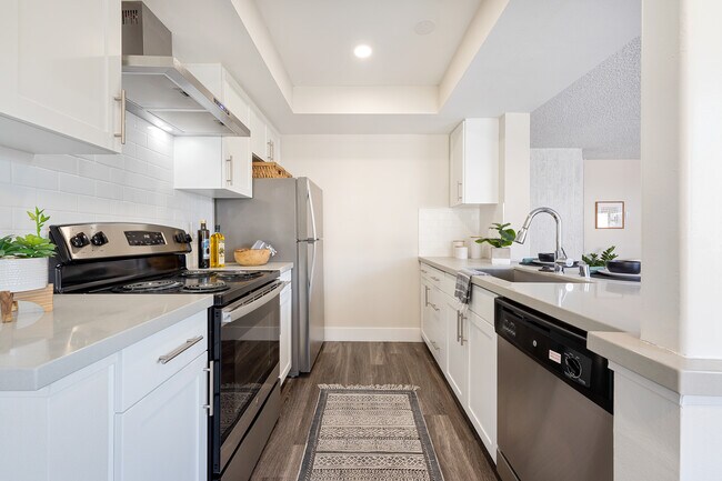 425 Coronado Ave