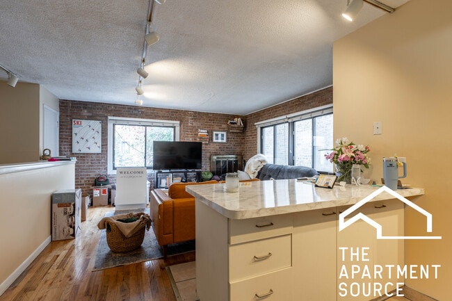 Photo - 715 W Diversey Pky Unit 6