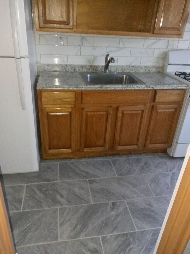 Photo - Spacious 2 bedroom -don't wait this will not last Unit 22-1