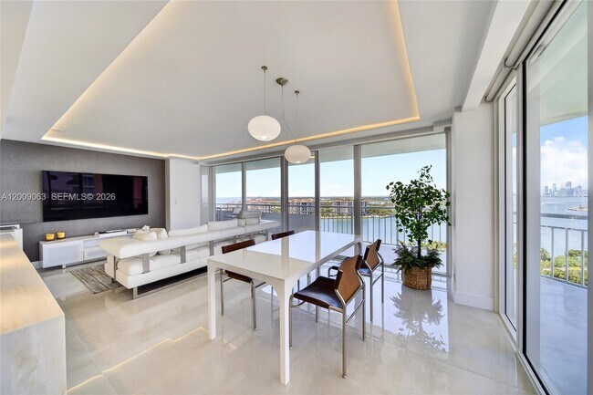 Photo - 400 South Pointe Dr Unit 2009