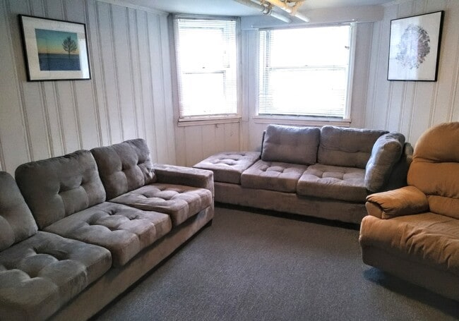 Photo - 1466 W Rascher Ave Unit Great Area 1 Br Garden