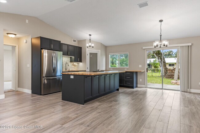 Photo - 436 Trier Rd NW