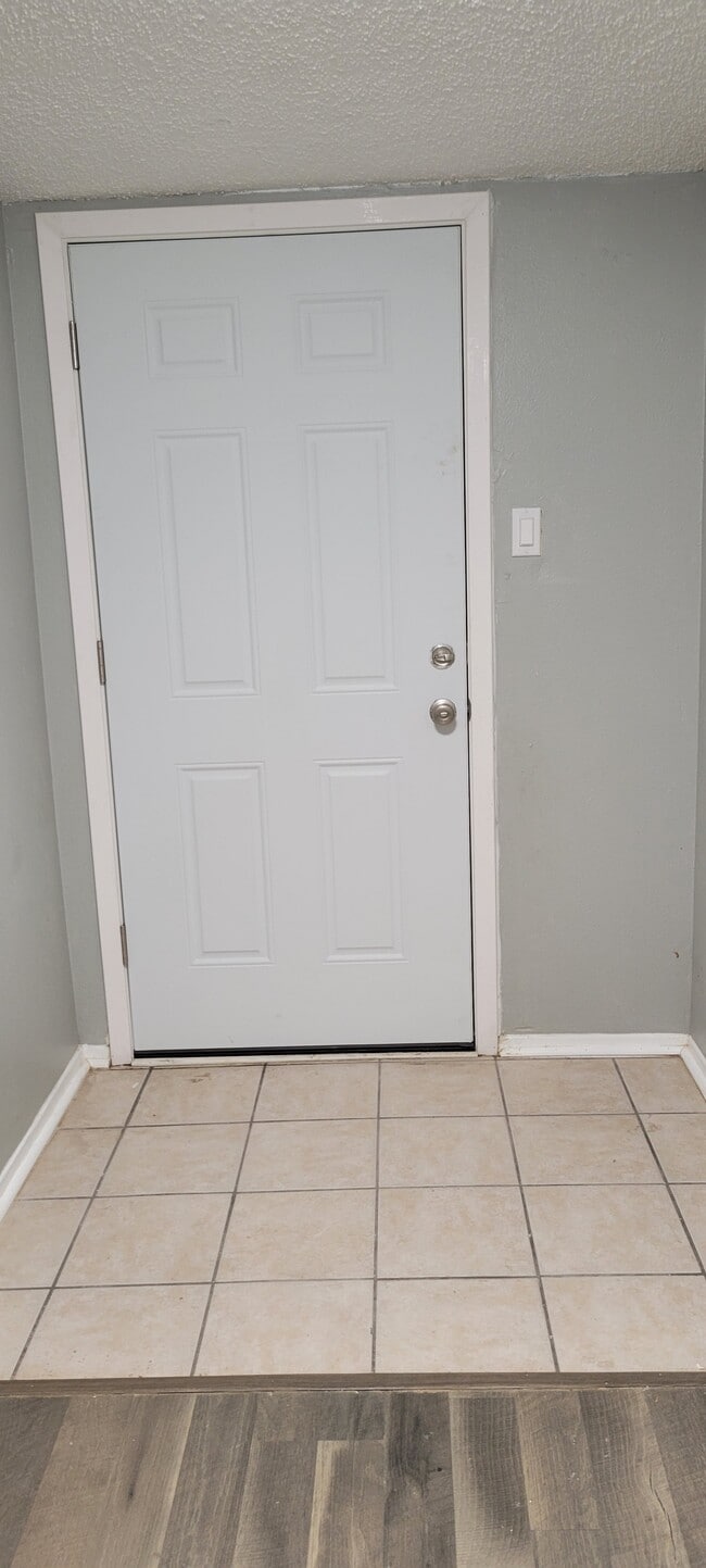 Photo - 5055 Ridglea Ln Unit 1106 washer dryer in