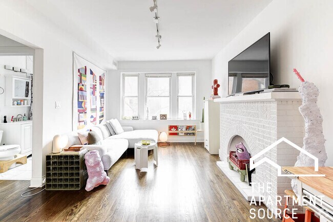 Building Photo - 2613 N Fairfield Ave Unit 2 Rental
