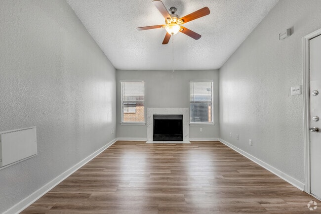 1 BR, 1 BA - 638SF - Living Room