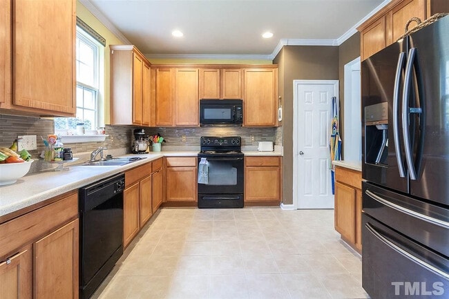 Room in House on Autumn Leaf Ln
