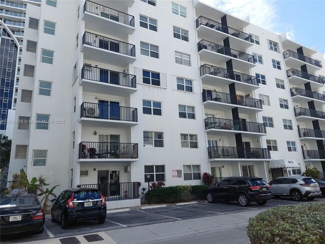 Building Photo - 3000 Riomar St Unit 510 Rental