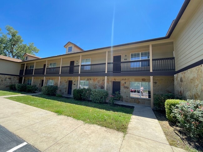 Building Photo - 413 Lion Dr Rental