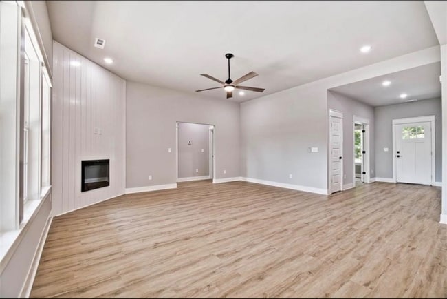 Photo - 24 S Cheshnut Dr