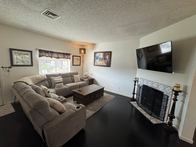 Photo - 1601 N Saba St Unidad 291
