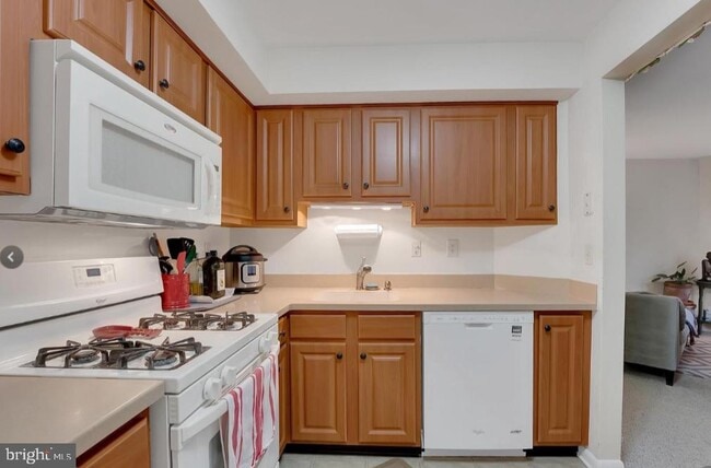 Building Photo - 207 Salem Ct Unit 5