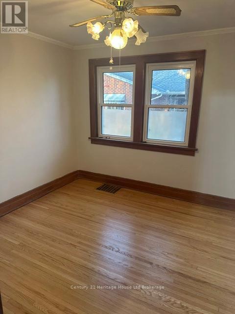 Photo - 365 Brant St