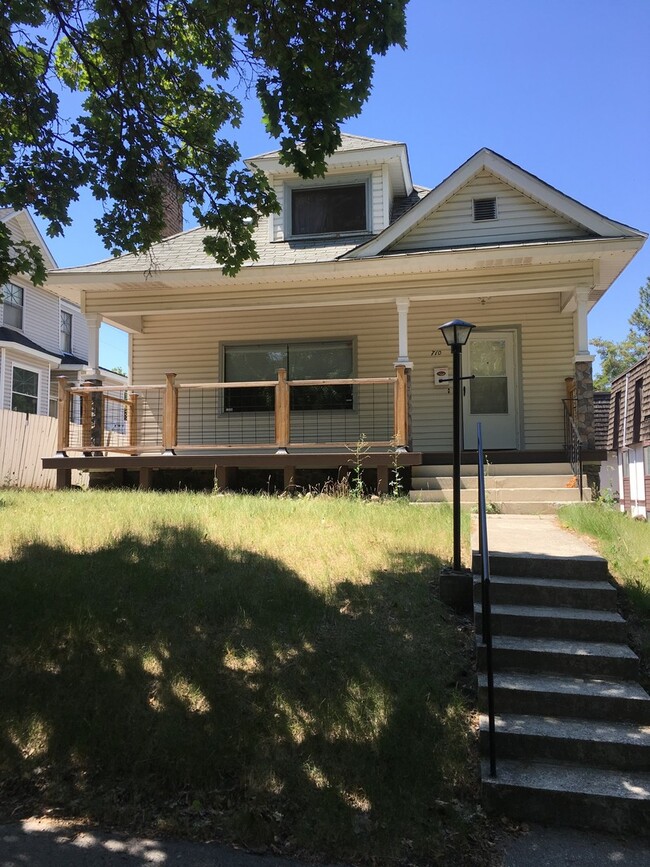 Completely Remodeled 3 Bed, 1 Bath Home on... - Completely Remodeled 3 Bed, 1 Bath Home on...