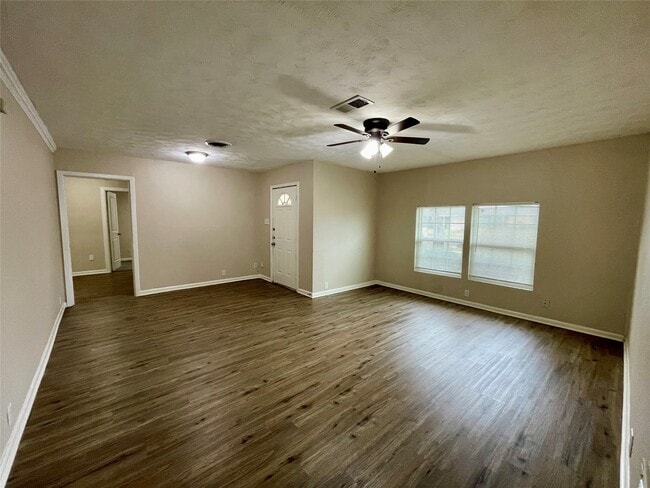 Photo - 6144 Doulton Dr