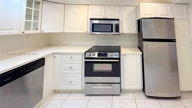 Photo - 800 Parkview Dr Unit 323