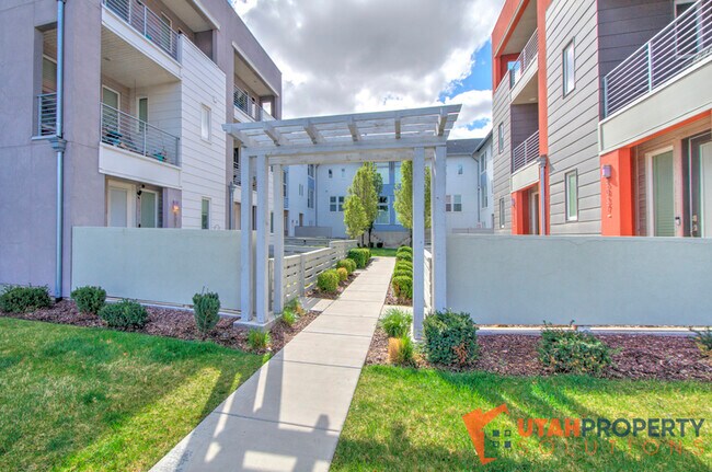 Photo - 5021 W Daybreak Pkwy