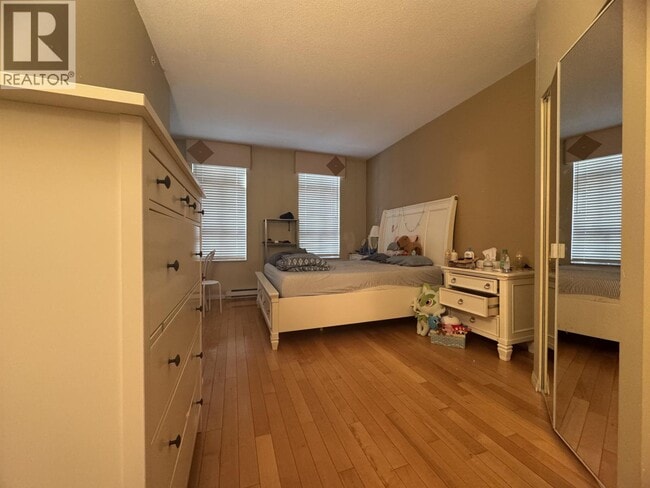 22** W 12TH AVENUE