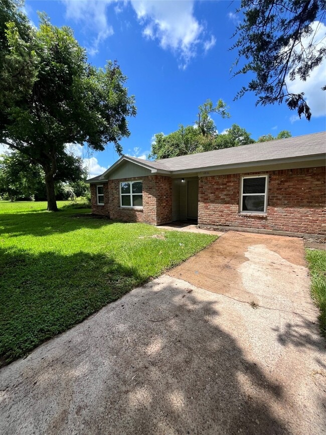 Photo - 1001 Mac Dr