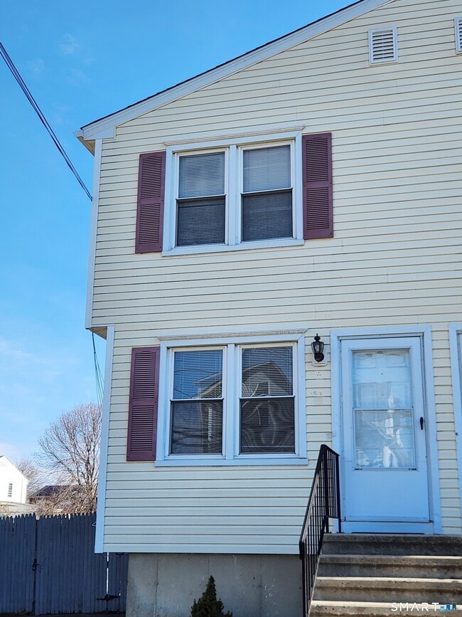 Building Photo - 164 Meadowview Ave