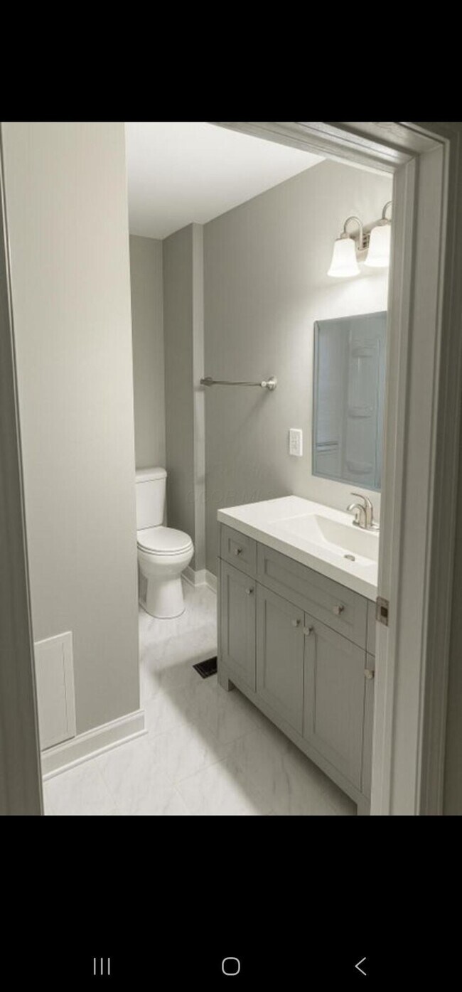 Photo - 785 Gilbert St