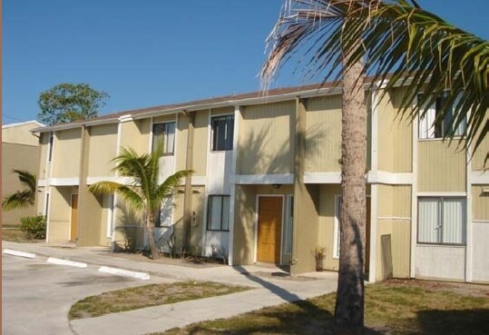 Photo - Las Palmas Apartments