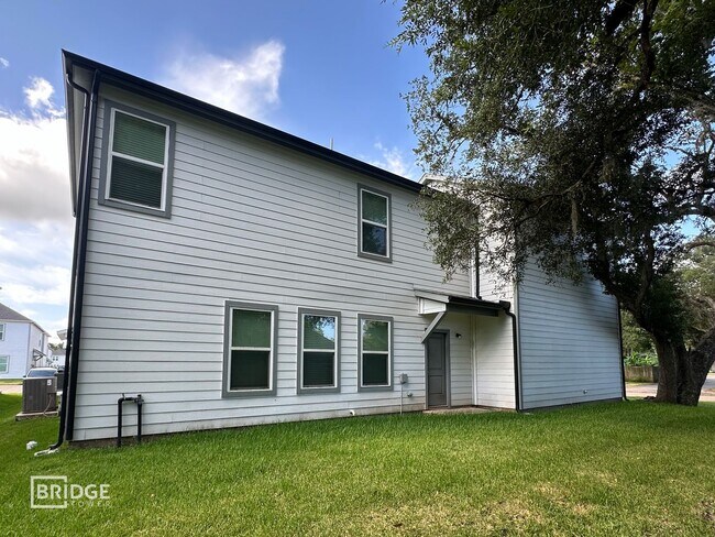 Photo - 450 Huisache St
