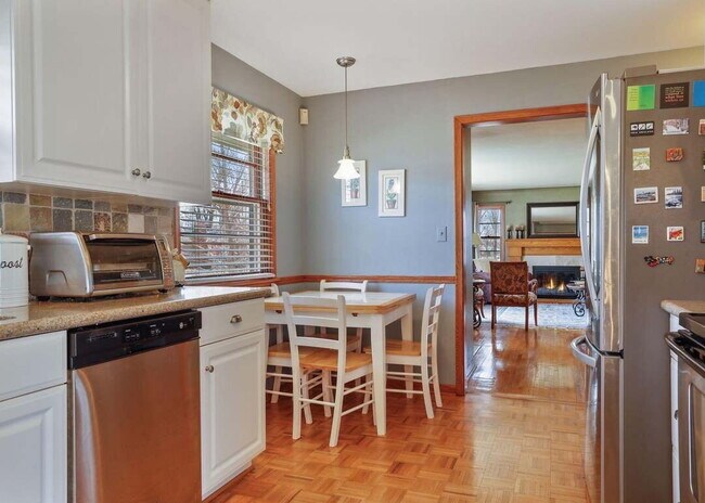 Amazing 4-Bedroom Retreat with 2 Full Baths and 2400 Sq Ft of Space in Minneapolis. 9/1