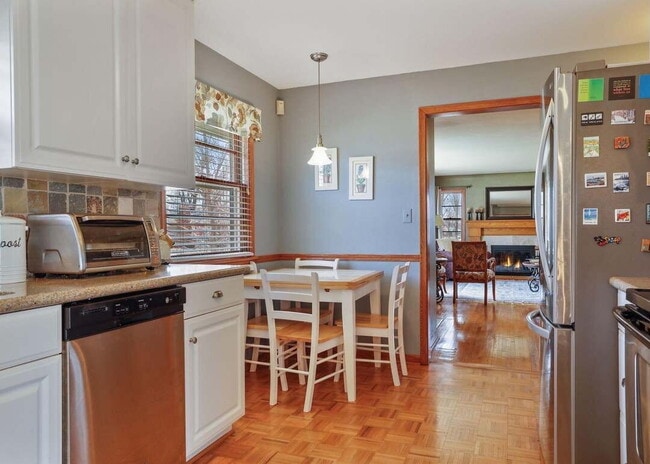 Photo - Amazing 4-Bedroom Retreat with 2 Full Baths and 2400 Sq Ft of Space in Minneapolis. 9/1