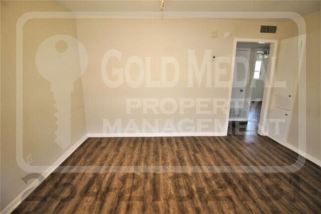 609 Sunset Ln
