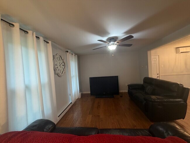 Photo - 600 Morgan Dr E