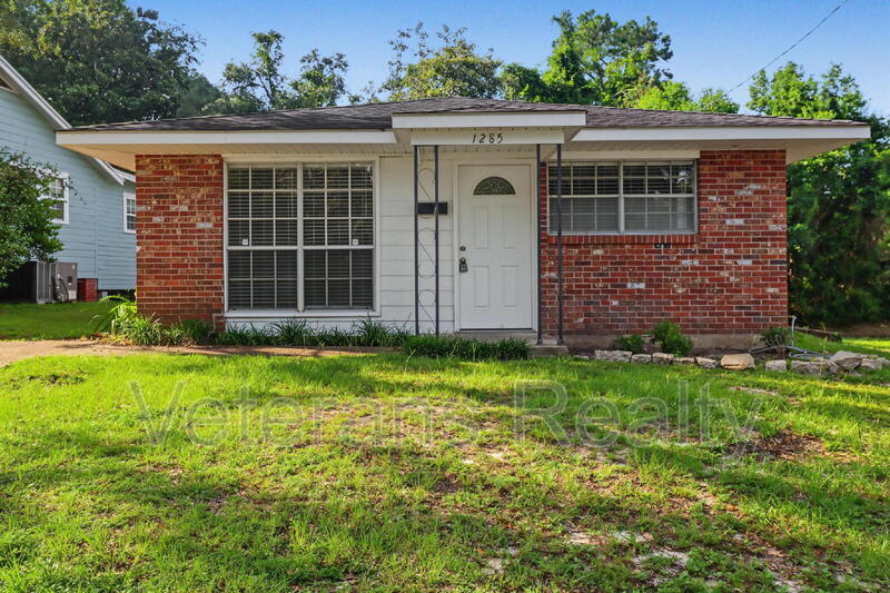 1285 Kensington Dr