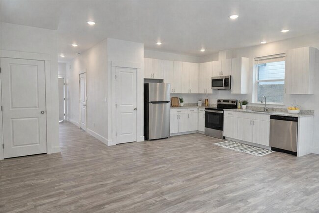 5877 W 40th Ct