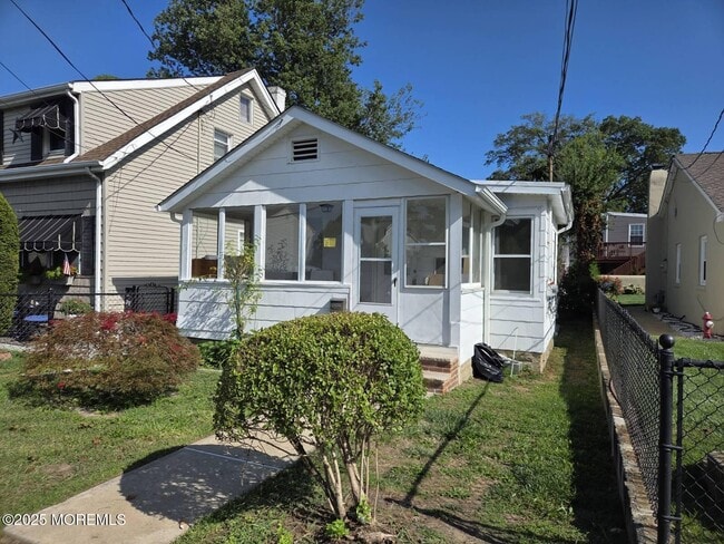 Building Photo - 31 Seeley Ave Rental
