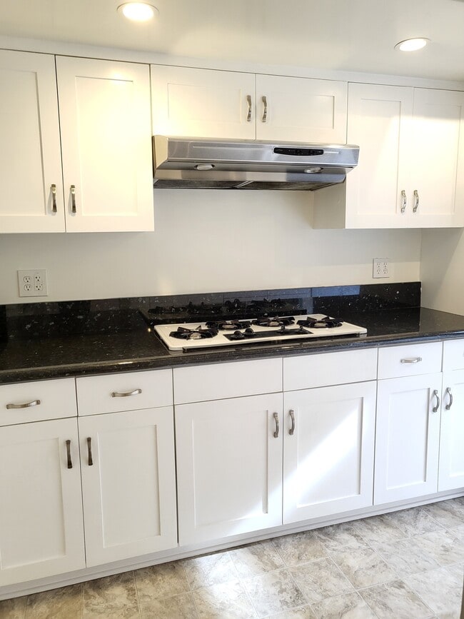 Photo - 312 S Elm Dr