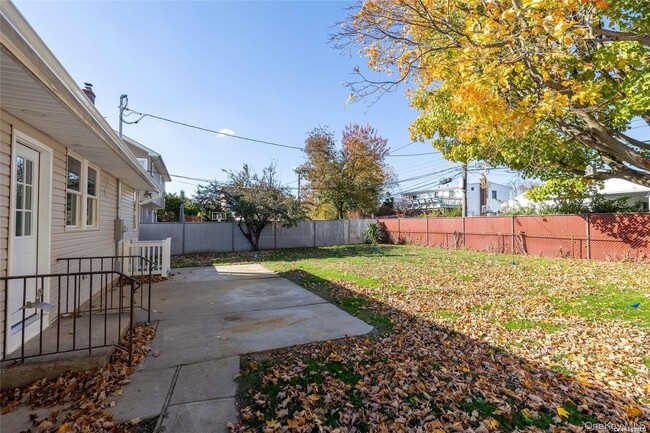 Photo - 24 Woodbine Dr S