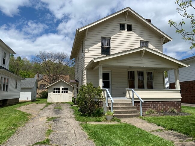 Photo - 296 E State St