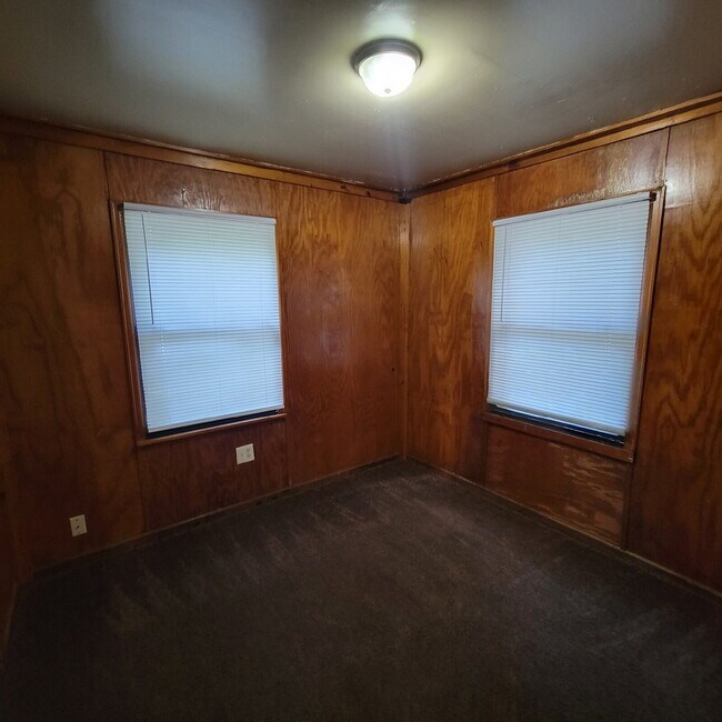 Convenient NE Location! 4BR House for RENT!
