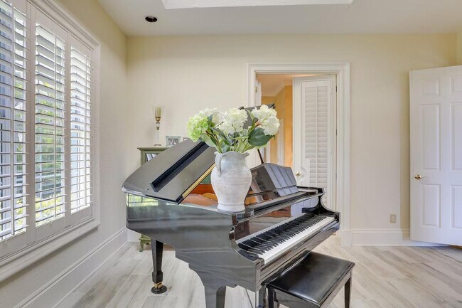 Building Photo - 1730 Caribbean Dr Unit ID1385744P